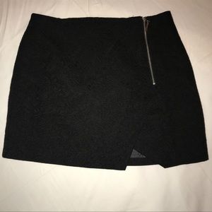 Forever 21 Textured Black Mini Skirt Size Medium